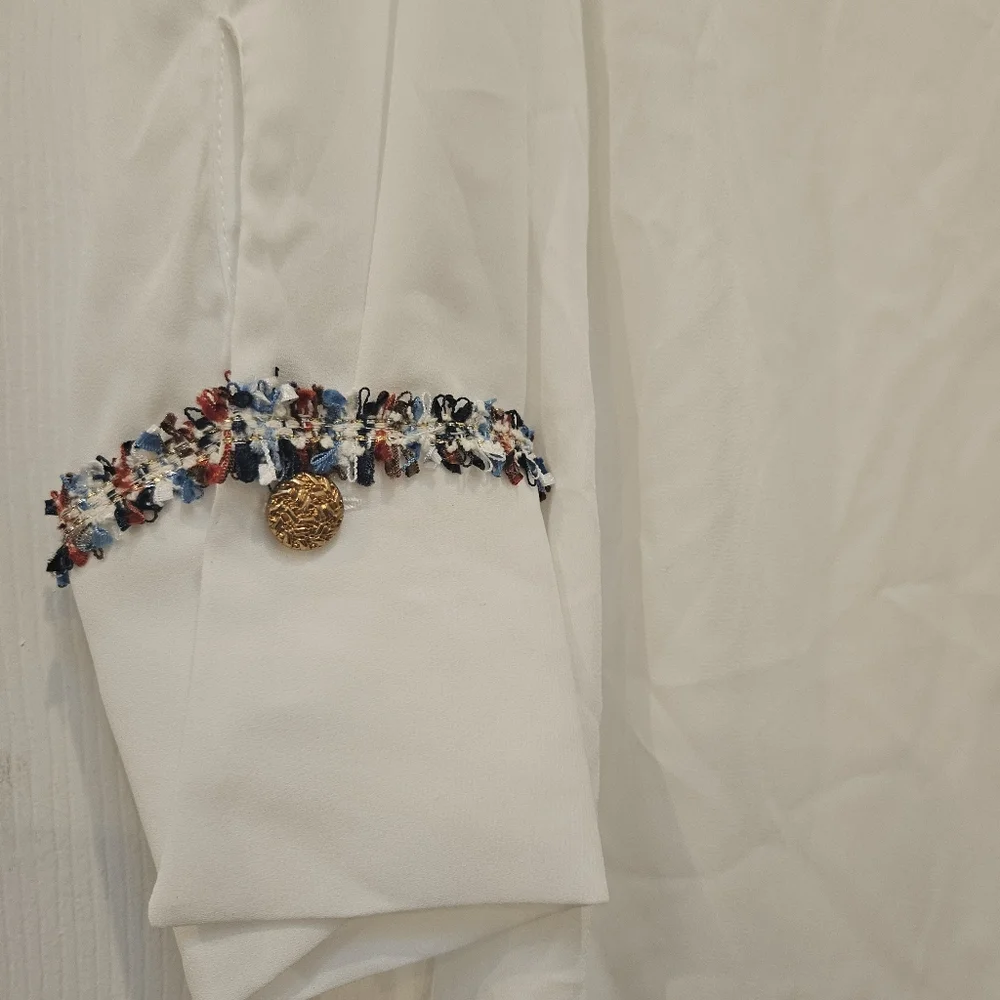 🔥NWT Zara embellished, textured, white blouse size XS